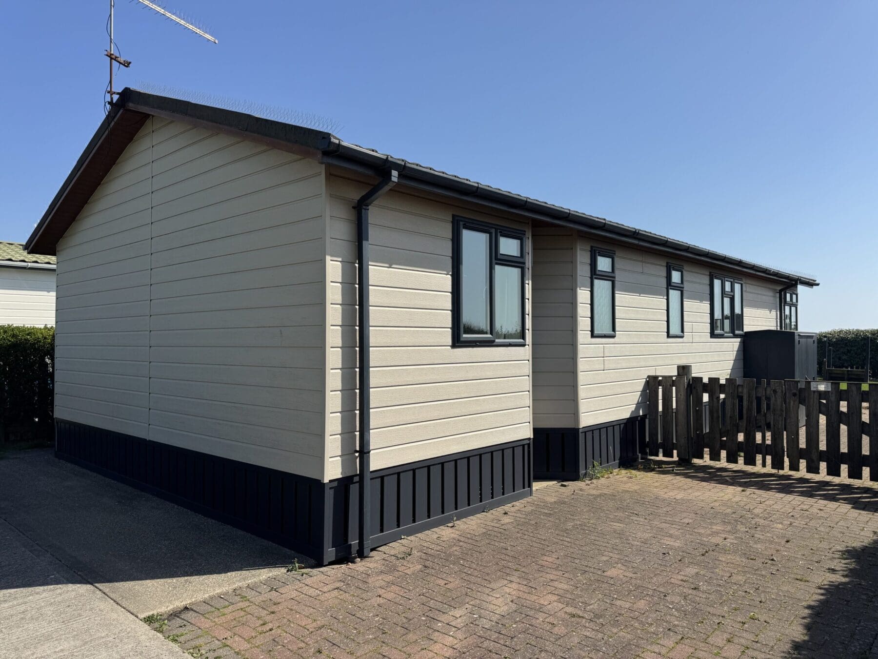 Advent Jasmine Opus Lodge 49ft - Image 4
